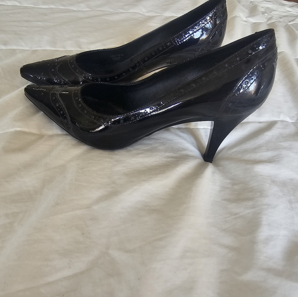 Geox vintage genuine patent leather pumps